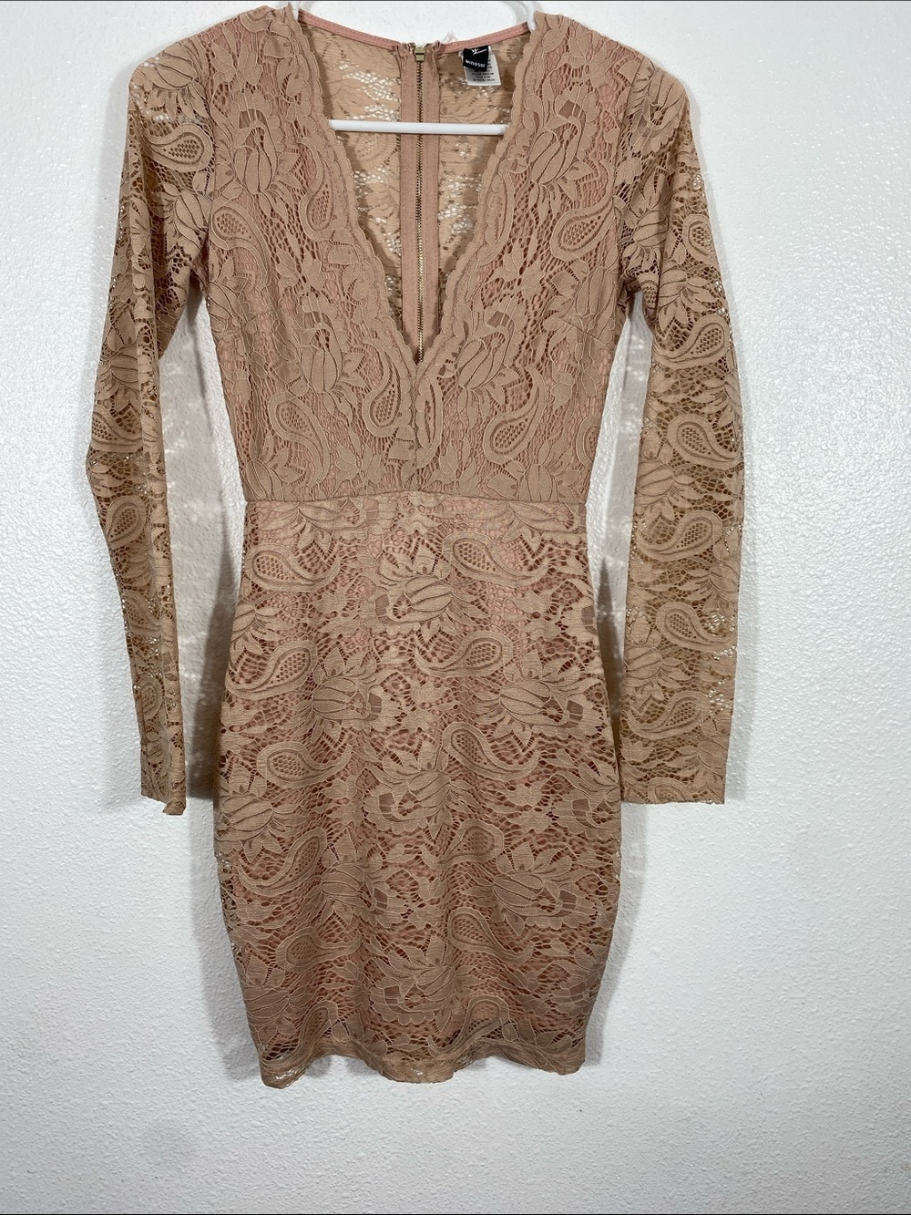 Windsor Long Sleeve Lace Bodycon Dress in Blush Size XS 90% Nylon - Picture 3 of 16